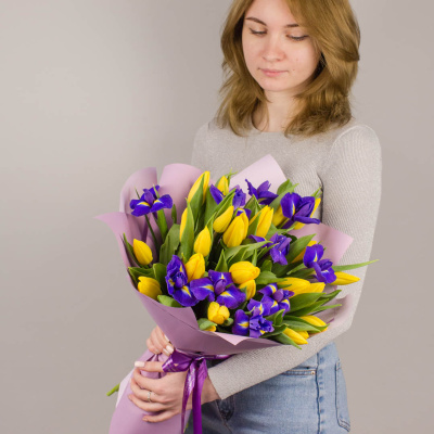 Букеты из тюльпанов с ирисами для мамы и дочки (комплект букетов) 46330