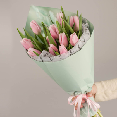 Букет из нежных тюльпанов с лагурусом 46462