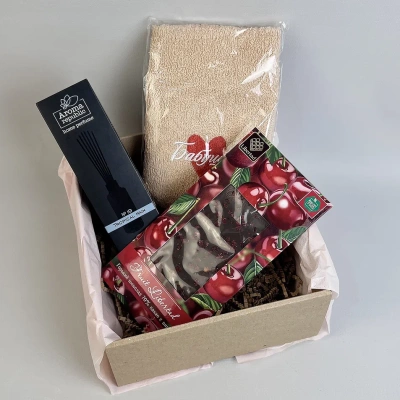 Подарочный набор "Сюрприз для бабушки" полотенце, аромадиффузор, шоколад N 69425