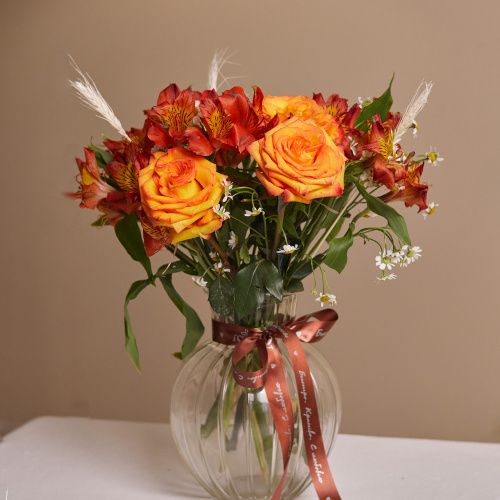 Букет из оранжевых роз в вазе. Сет арт. 82234