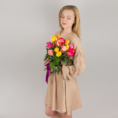 Букет из 15 цветных Эквадорских роз 40 см. с крупным бутоном 50564