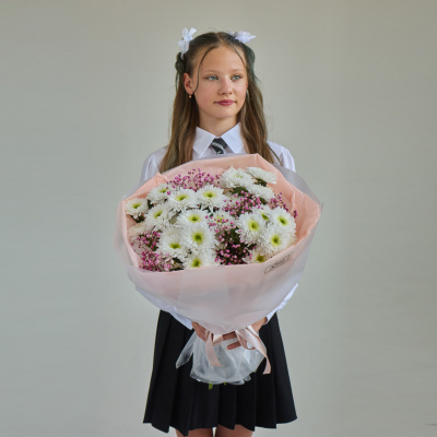 Букет школьный с хризантемой и гипсофилой РОЗОВЫЙ N 84572-Р