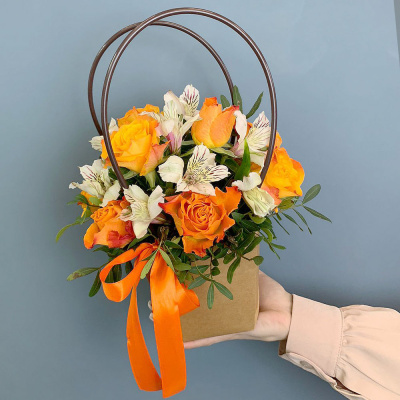 Сумочка с розовыми розами Кения и альстромерией N 66996-Р