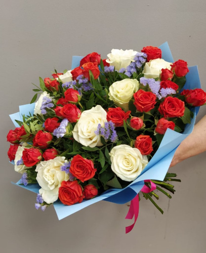 Букет "Любовная магия" из одноголовых и кустовых роз арт. 27797