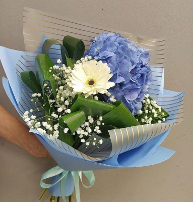 Букет "Вместе весело шагать" с гортензией, гипсофилой и гермини. N 7692 Букет "Вместе весело шагать" с гортензией, гипсофилой и гермини. N 7692